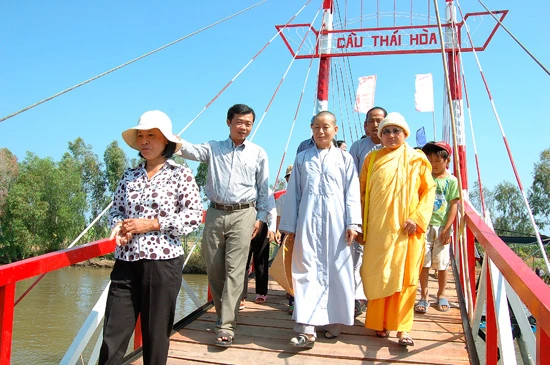 Tịnh xá Ngọc Hưng bàn giao cầu huyện An Biên ảnh 1 txnh-7.jpg