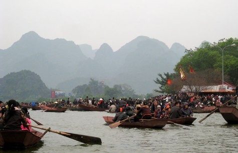 Công khai phí dịch vụ trong lễ hội chùa Hương ảnh 1 le_hoi_chua_huong.jpg