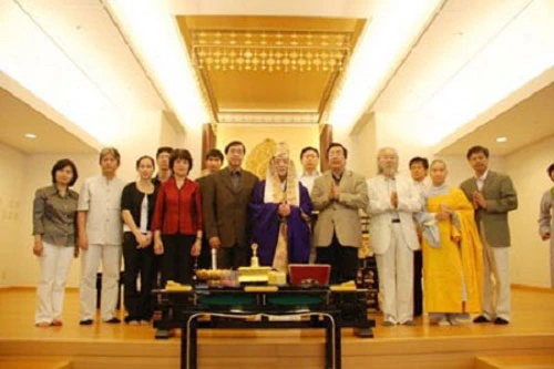 Thứ trưởng Nguyễn Thanh Sơn thăm và dâng hương tại chùa Nisshinkustu tháng 6-2009