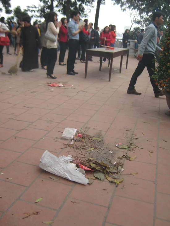 rac o san chua_ anh chup o chua tran quoc.JPG