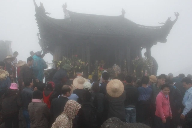 Một lần lên đỉnh thiêng Yên Tử ảnh 7 nonthiengyentu14.JPG