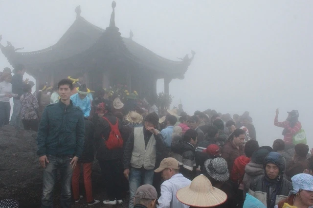 Một lần lên đỉnh thiêng Yên Tử ảnh 8 nonthiengyentu17.JPG