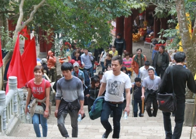 Một lần lên đỉnh thiêng Yên Tử ảnh 11 nonthiengyentu22.JPG