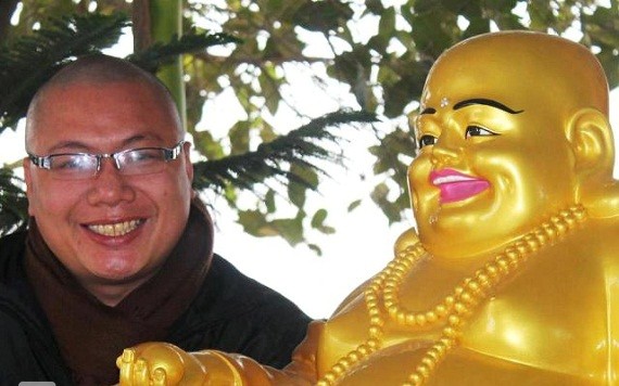 Gặp nhà sư hóa trang Phật Di Lặc ảnh 1 thay tanhkha1.jpg