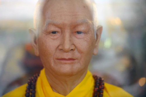 Pho tượng như người thật ở chùa Quán Sứ ảnh 4