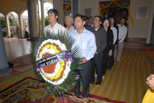 TƯGH tưởng niệm Đại lão HT.Thích Chơn Ngộ ảnh 5 vienquanqn01.jpg