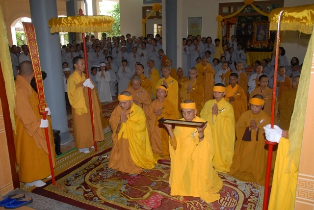 TƯGH tưởng niệm Đại lão HT.Thích Chơn Ngộ ảnh 4 vienquanqn04.jpg