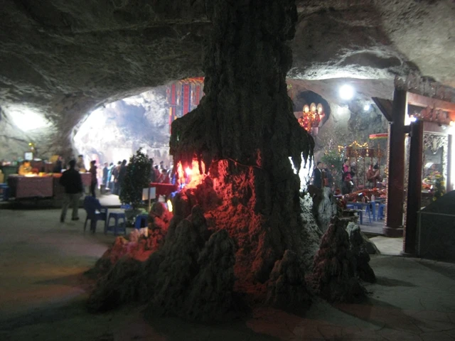 Đặc sắc lễ hội chùa Tam Thanh ảnh 1 chua tam thanh10.JPG