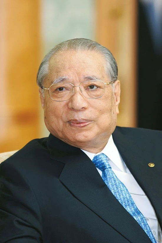Nhat-ban-Chan-dung-ong-Daisaku-Ikeda-550x825.jpg