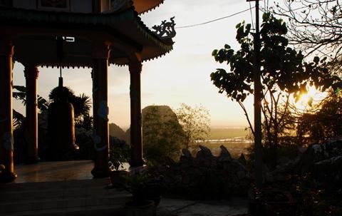 Tiếng chuông sớm ảnh 1 chuong som.jpg