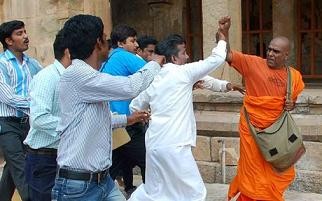 Sri_Lankan_Monk_attacked_4.JPG
