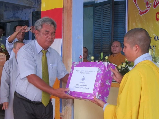 ch.quy_n t_ng qua.jpg