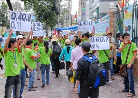 tiep suc mua thi.JPG