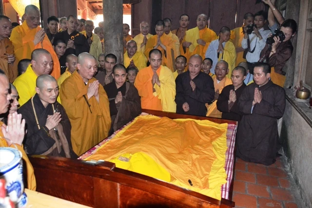 Trang nghiêm lễ nhập kim quan Trưởng lão HT.Thích Thanh Bích ảnh 7 _DSC0068.JPG