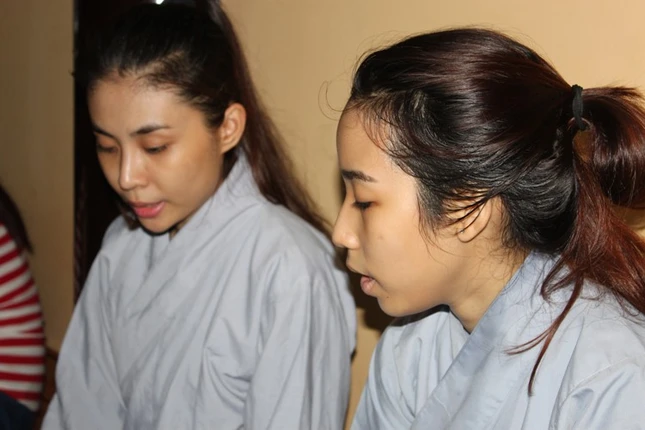 Cac doanh nhan và phat tu tranh thu ve chua tham gia khoa chuyen tu tr (5).JPG