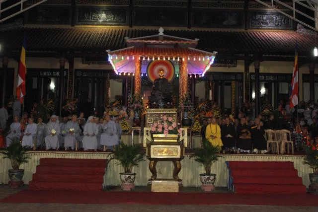 Chùm ảnh: Vũ hội lục cúng hoa đăng ảnh 1