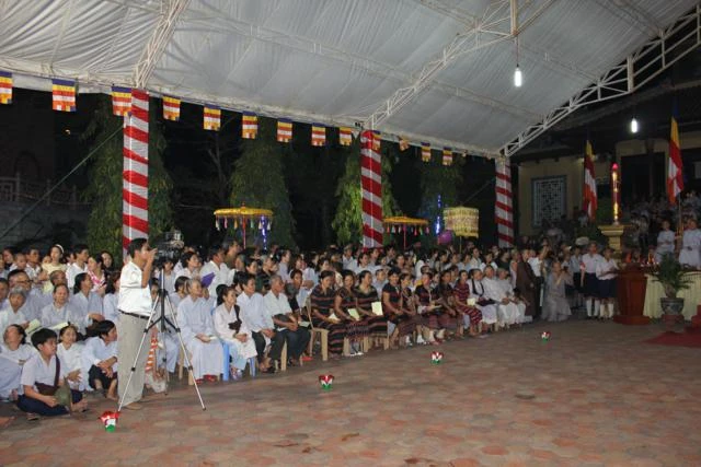 Chùm ảnh: Vũ hội lục cúng hoa đăng ảnh 2