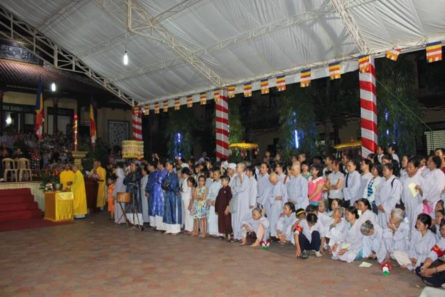 Chùm ảnh: Vũ hội lục cúng hoa đăng ảnh 3