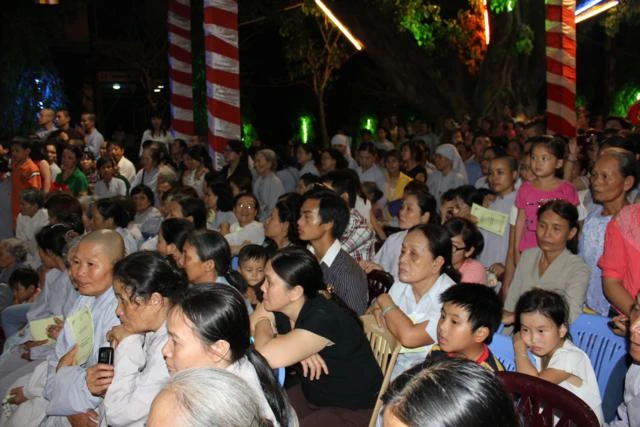 Chùm ảnh: Vũ hội lục cúng hoa đăng ảnh 4