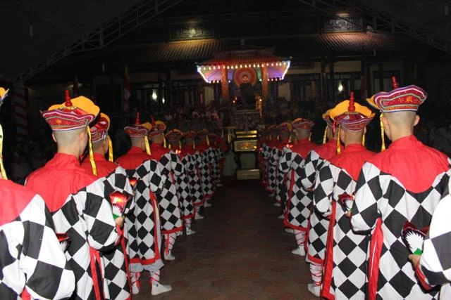 Chùm ảnh: Vũ hội lục cúng hoa đăng ảnh 6