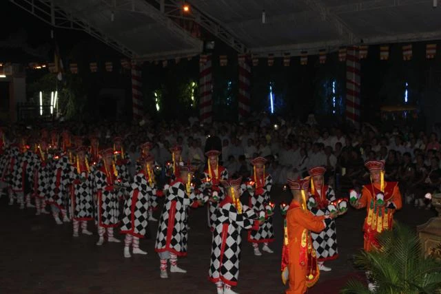 Chùm ảnh: Vũ hội lục cúng hoa đăng ảnh 5