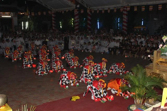 Chùm ảnh: Vũ hội lục cúng hoa đăng ảnh 7