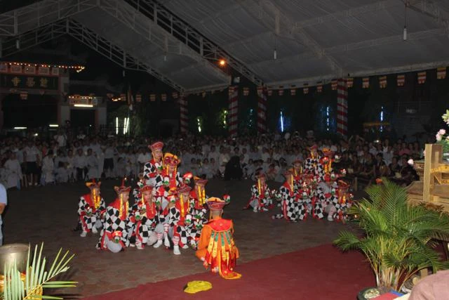 Chùm ảnh: Vũ hội lục cúng hoa đăng ảnh 8