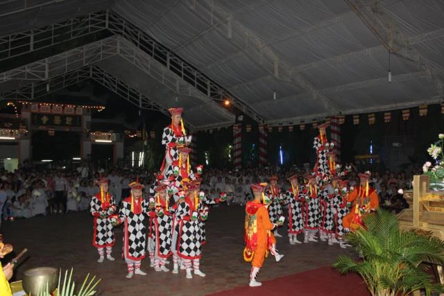 Chùm ảnh: Vũ hội lục cúng hoa đăng ảnh 9