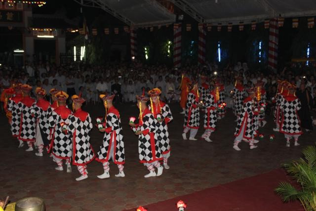 Chùm ảnh: Vũ hội lục cúng hoa đăng ảnh 10