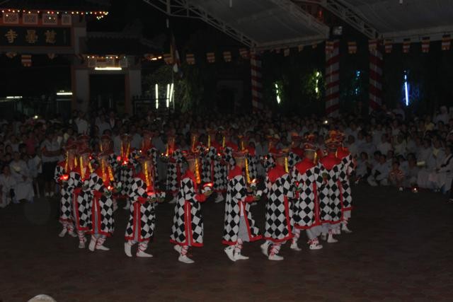 Chùm ảnh: Vũ hội lục cúng hoa đăng ảnh 13