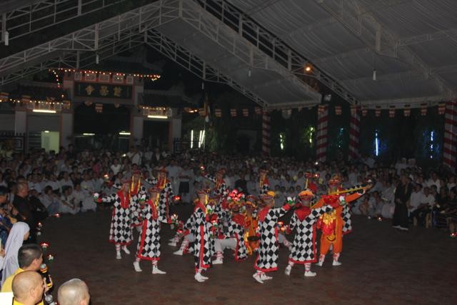 Chùm ảnh: Vũ hội lục cúng hoa đăng ảnh 14