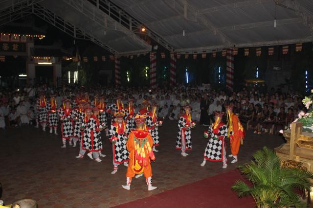 Chùm ảnh: Vũ hội lục cúng hoa đăng ảnh 16