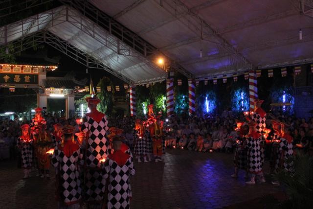 Chùm ảnh: Vũ hội lục cúng hoa đăng ảnh 18