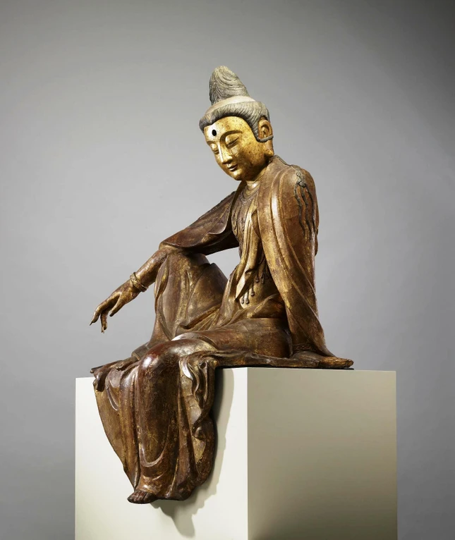 Chinese_-_Seated_Guanyin_(Kuan-yin)_Bodhisattva_-_Walters_25256_-_Three_Quarter_Left.jpg
