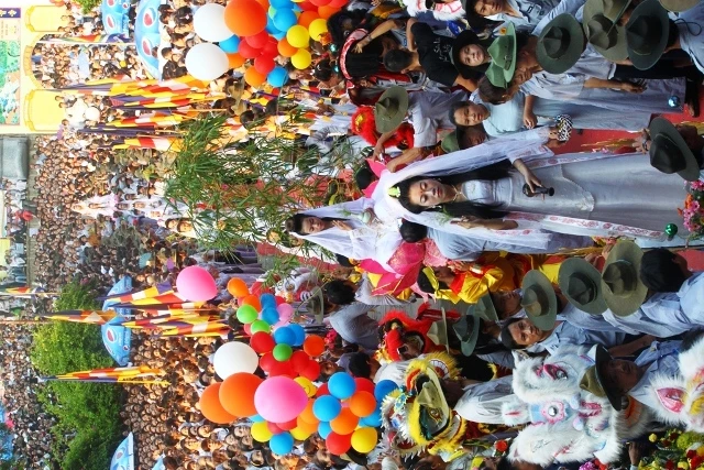 khai mac le hoi16.JPG