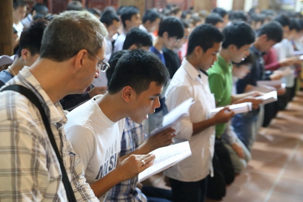 Hai hoạt động của nhóm FB Quan Âm & Địa Tạng ảnh 1 hoadangviaquanamdansanh2013.jpg