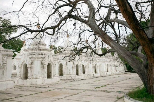 Độc đáo Tam tạng thánh điển ở chùa Kuthodaw ảnh 2 nguyenhai05.jpg