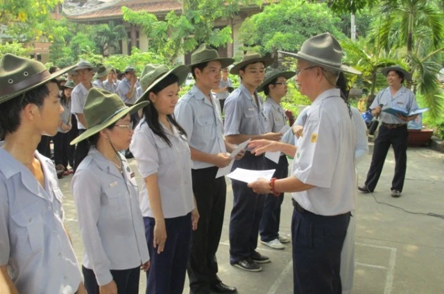 Khai khóa và trao chứng chỉ trúng cách huynh trưởng ảnh 1 anh tr²_ng phGn ban trao ch_ng ch_ (1).JPG