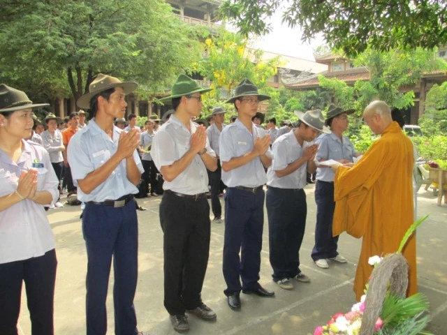 Khai khóa và trao chứng chỉ trúng cách huynh trưởng ảnh 4 trao ch_ng ch_.JPG