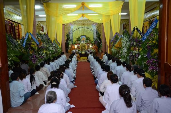 Lễ tang trong Thiền ảnh 8 Th13.jpg