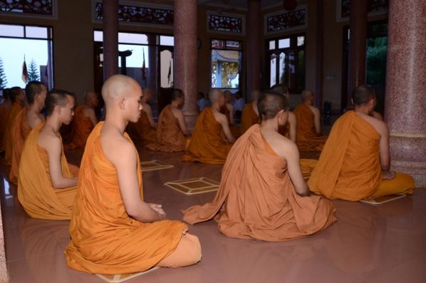 Lễ tang trong Thiền ảnh 4 Th14.jpg