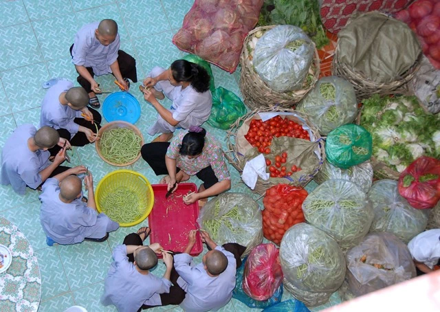 Tu hoài mà chỉ tới... cái bếp ảnh 1 cong qua tai hoi nghi ni gioi quoc te tai chua pho quang.jpg