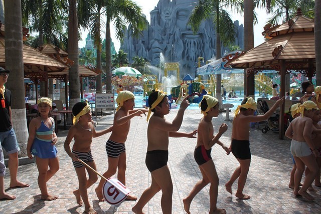 Be di tam bien Tien Dong.JPG