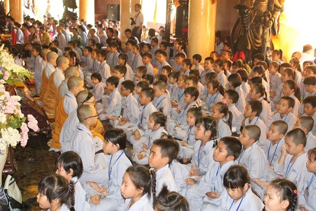 Be tri chu Om Mani Padme Hum va chu Van Thu.JPG