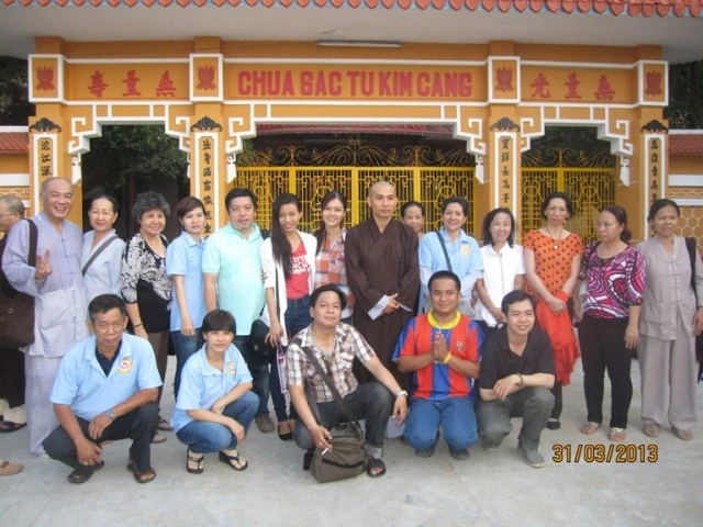 Hội từ thiện của một vị Tăng trẻ ảnh 1 VDT.JPG