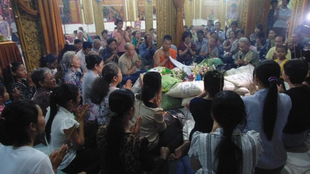 Đắp núi cát và núi gạo mừng Tết Chôl Chnăm Thmây ảnh 1 dapnui cat2.JPG