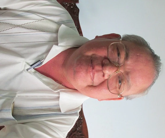 Thực hư việc đập phá tôn tượng tại Bình Phước ảnh 2 (ng Nguy_n H_u T², Ph= gißm =_c s_ N_i v_, Tr²_ng Ban t(n gißo t_nh B_nh Ph²_c.JPG