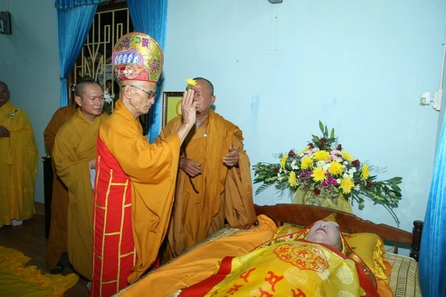 Cung an chức sự và nhập kim quan cố HT.Thích Thiện Nhơn ảnh 10 Cung an chức sự và nhập kim quan cố HT.Thích Thiện Nhơn ảnh 10