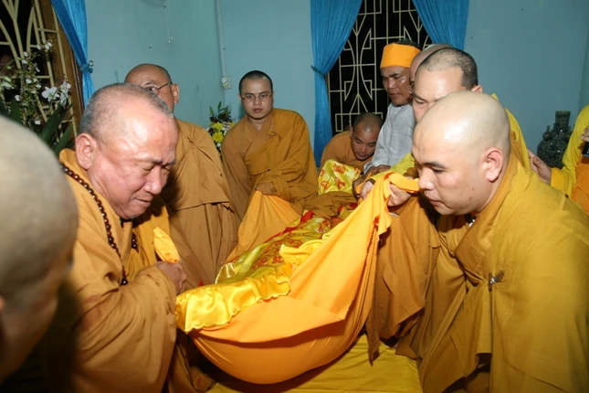 Cung an chức sự và nhập kim quan cố HT.Thích Thiện Nhơn ảnh 12 Cung an chức sự và nhập kim quan cố HT.Thích Thiện Nhơn ảnh 12