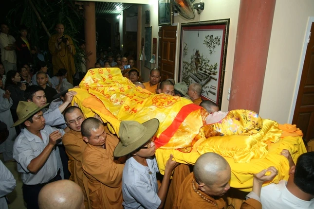 Cung an chức sự và nhập kim quan cố HT.Thích Thiện Nhơn ảnh 15 Cung an chức sự và nhập kim quan cố HT.Thích Thiện Nhơn ảnh 15